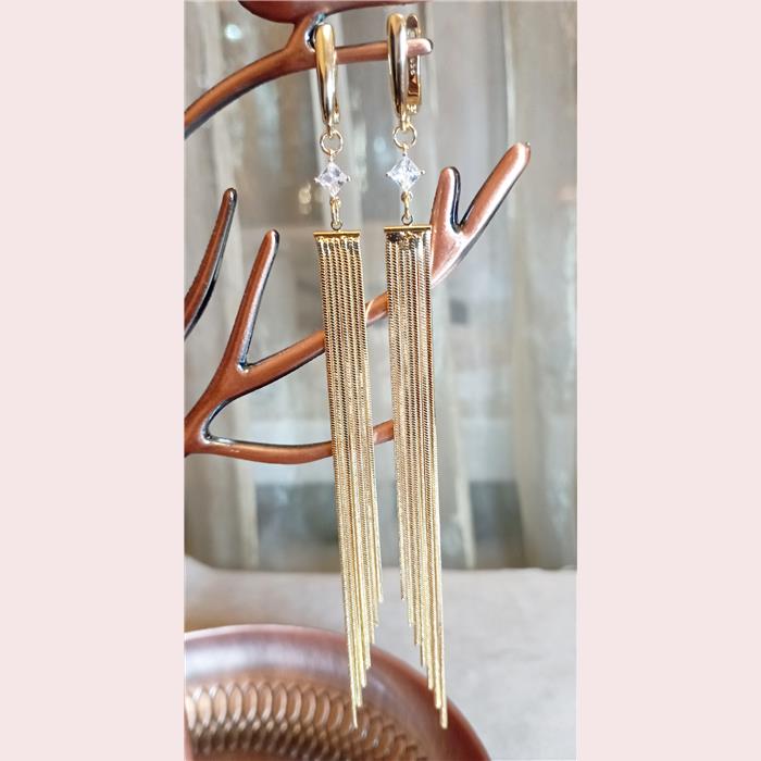 Изображение товара: Сережки с подвесками из качественной фурнитуры под золото