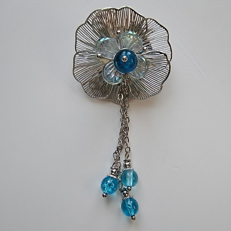 Изображение товара: Брошь с голубыми бусинами Морозный  цветок.