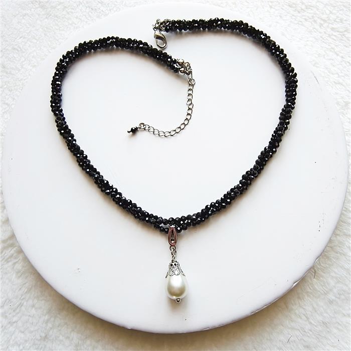 Изображение товара: Чокер из шпинели с подвеской " Лунный секрет"